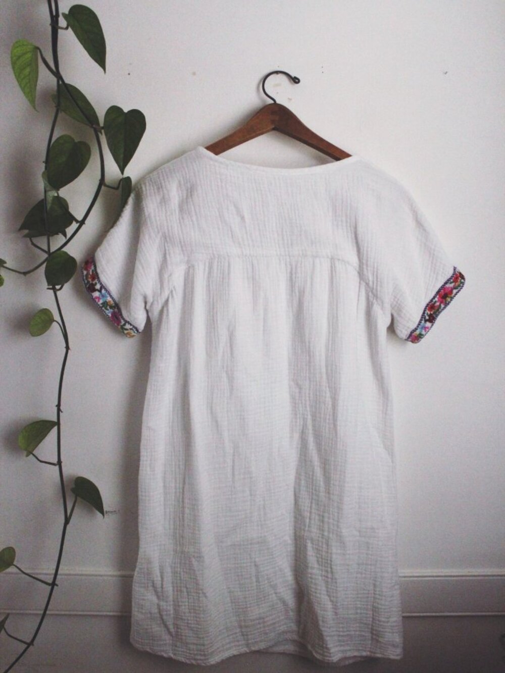 White Boho Tunic Dress Floral Embroidery 100% Cotton Beachlunchlounge S Short Sl - Picture 2 of 8